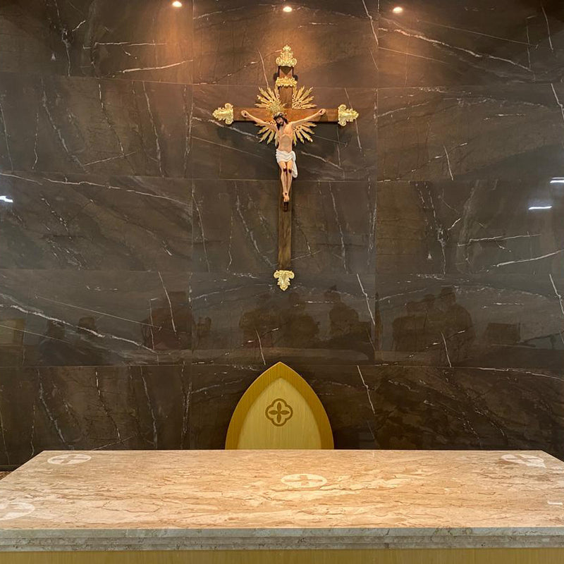 Crucifixo 120cm de Parede Ornado com Metal (banho de ouro)