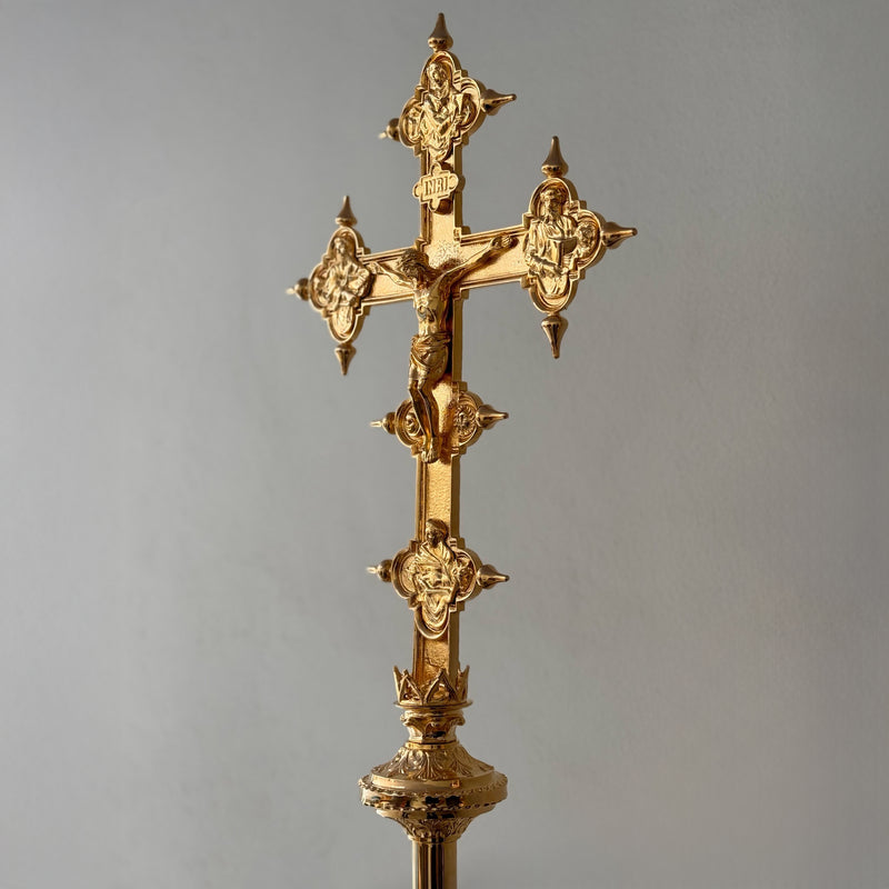 Cruz Processional Vaticana banhada a ouro - haste espiral
