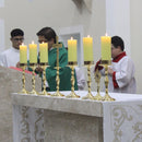 Conjunto de Castiçais Lisos com Cruz banhado a ouro (7 Peças)