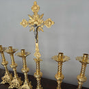 Conjunto de Castiçais Espirais Médios com Cruz banhado a ouro (7 Peças)