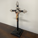 Crucifixo 80cm com Base Ornado com Metal banhado a níquel
