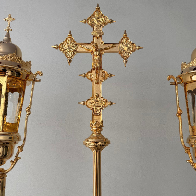 Cruz Processional Vaticana banhada a ouro - haste lisa