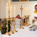 Conjunto de Castiçais Lisos com Cruz banhado a ouro (7 Peças)