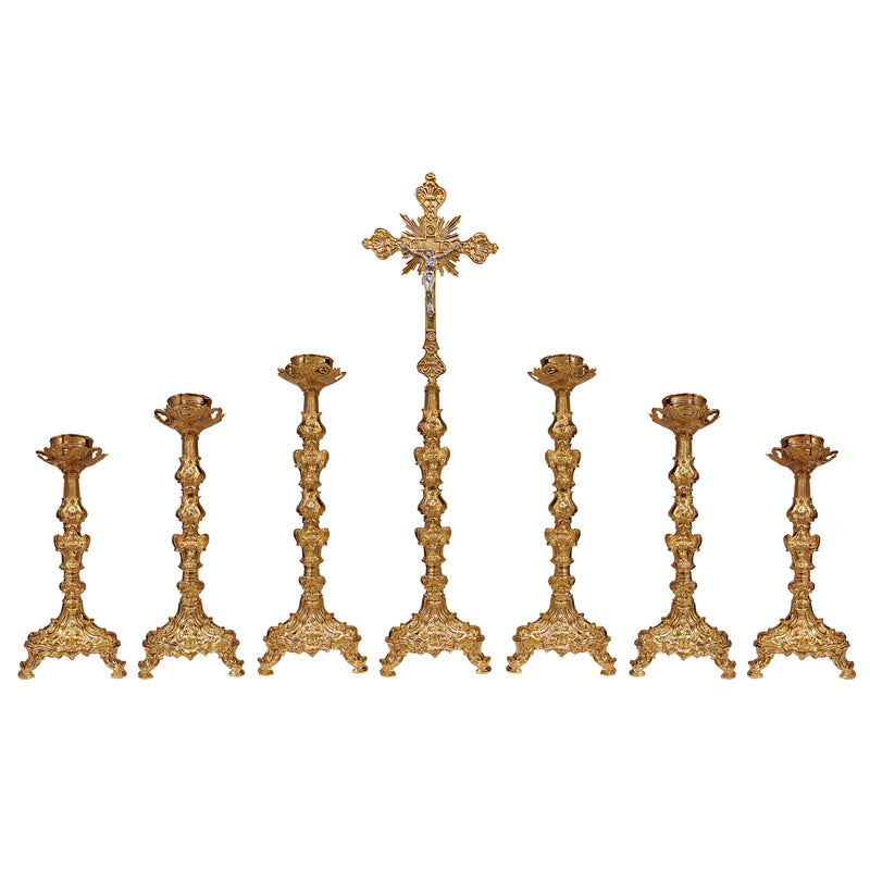 Conjunto de Castiçais Barrocos Crescentes com Cruz banhado a ouro (7 Peças)