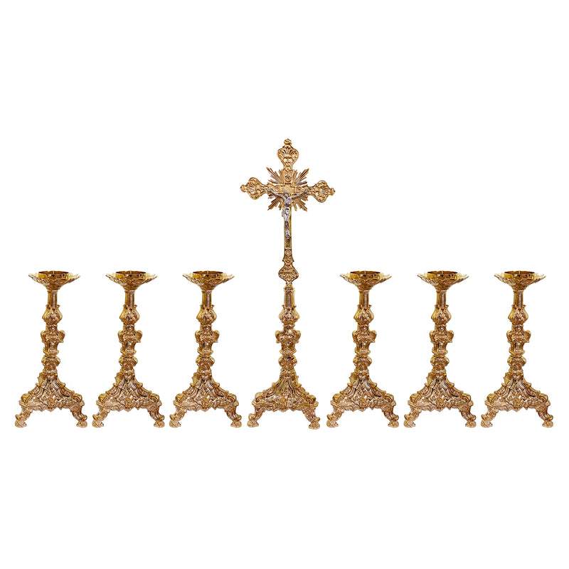 Conjunto de Castiçais Barrocos Peq. com Cruz banhado a ouro (7 Peças)