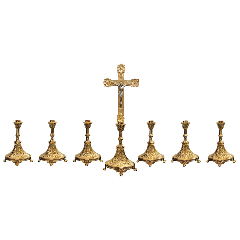 Conjunto de Castiçais Ovais com Cruz banhado a ouro (7 Peças)