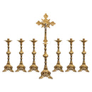Conjunto de Castiçais Trabalhados com Cruz banhado a ouro (7 Peças)
