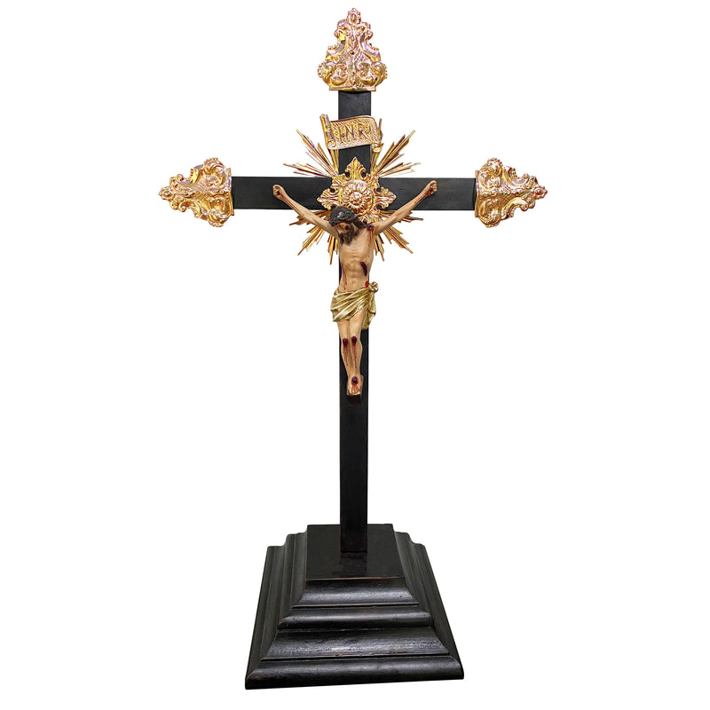 Crucifixo 80cm com Base Ornado com Metal banhado a ouro