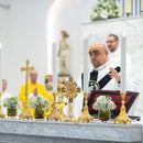 Conjunto de Castiçais Ovais com Cruz banhado a ouro (7 Peças)