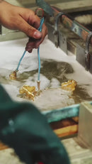 Conjunto de Castiçais Catedral Crescentes com Cruz banhado a ouro (7 Peças)