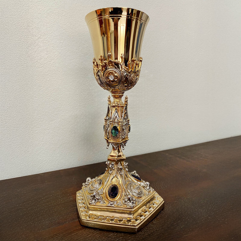 Cálice Virtudes em banho misto de ouro e níquel