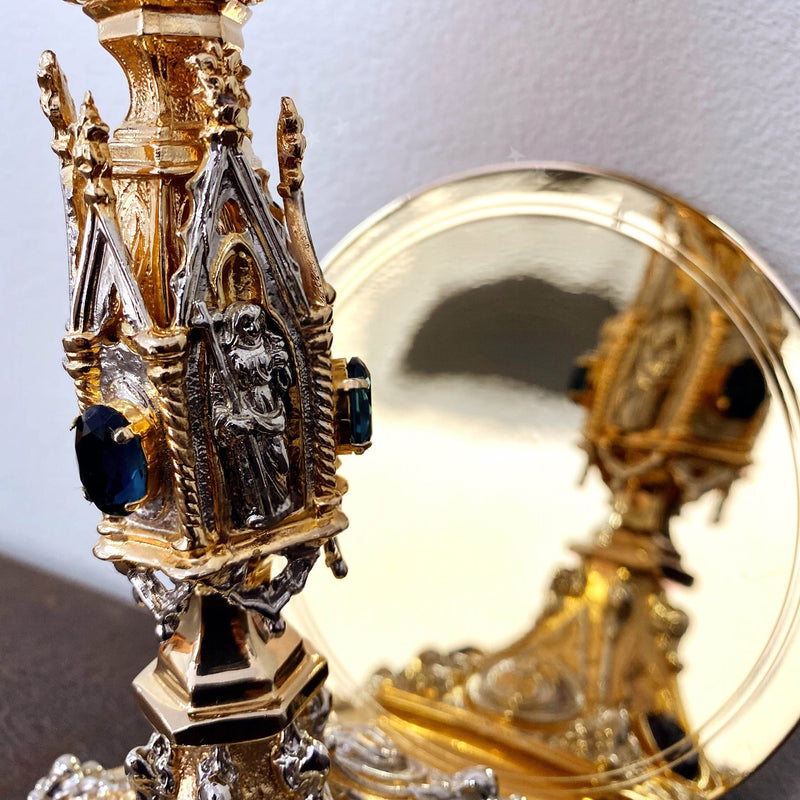 Cálice Virtudes em banho misto de ouro e níquel
