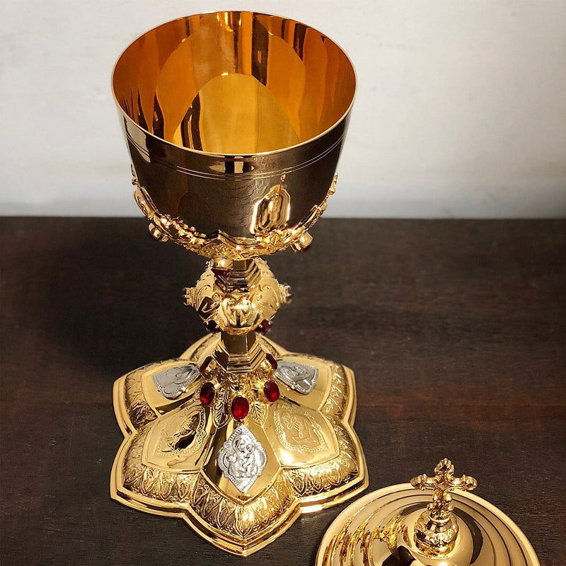 Âmbula Notre-Dame banhada a ouro